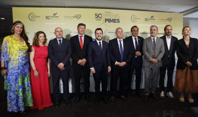 El presidente de la patronal Pimec, Antoni Cañete; el presidente de la Generalitat, Pere Aragonès; el ministro de Industria y Turismo, Jordi Hereu; el presidente del Parlament, Josep Rull y el alcalde de Barcelona, Jaume Collboni, durante la entrega de los 37 Premios Pimes  | EP