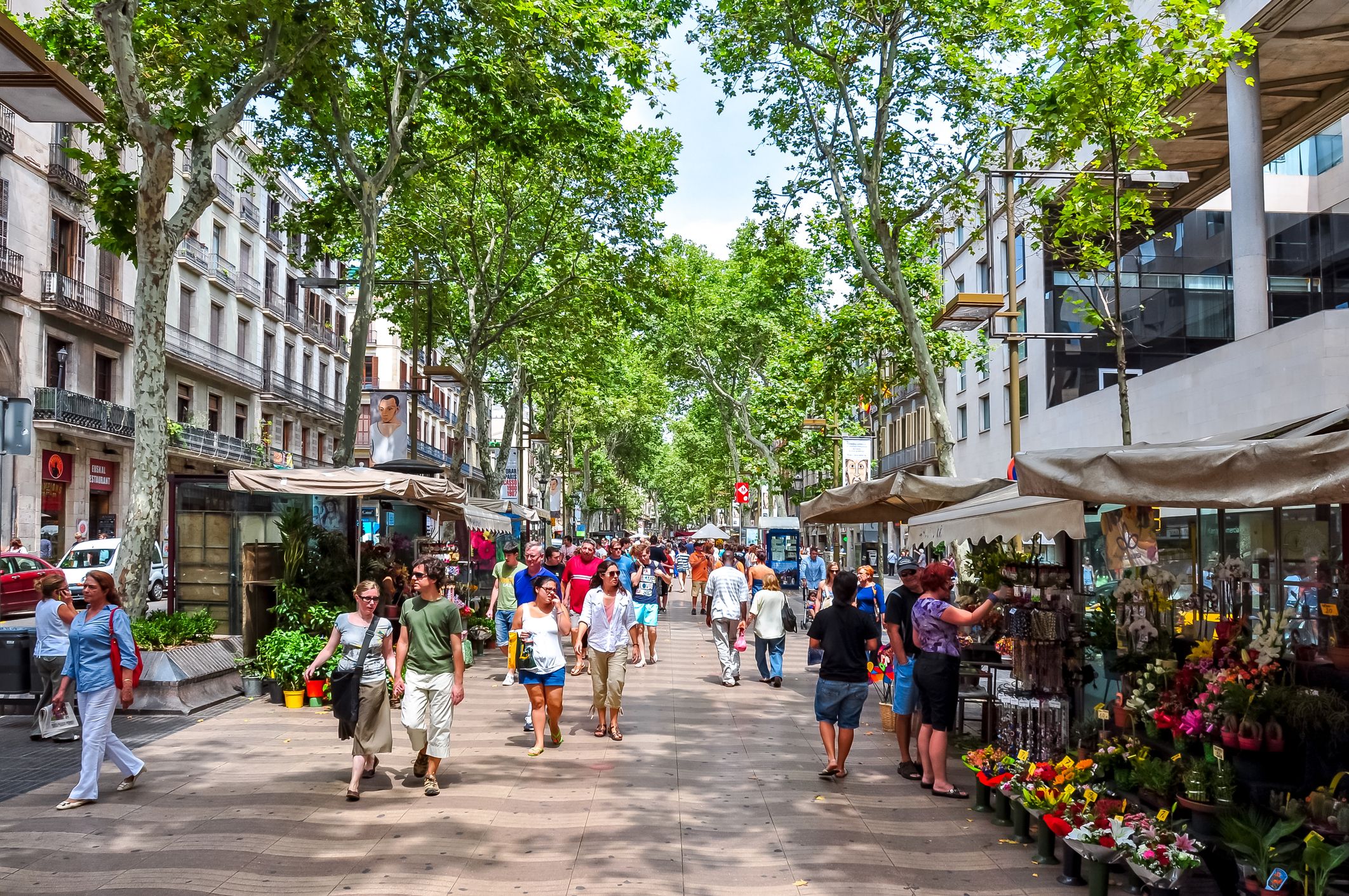 La Rambla, uno de los focos de turismo masivo en Catalunya | iStock