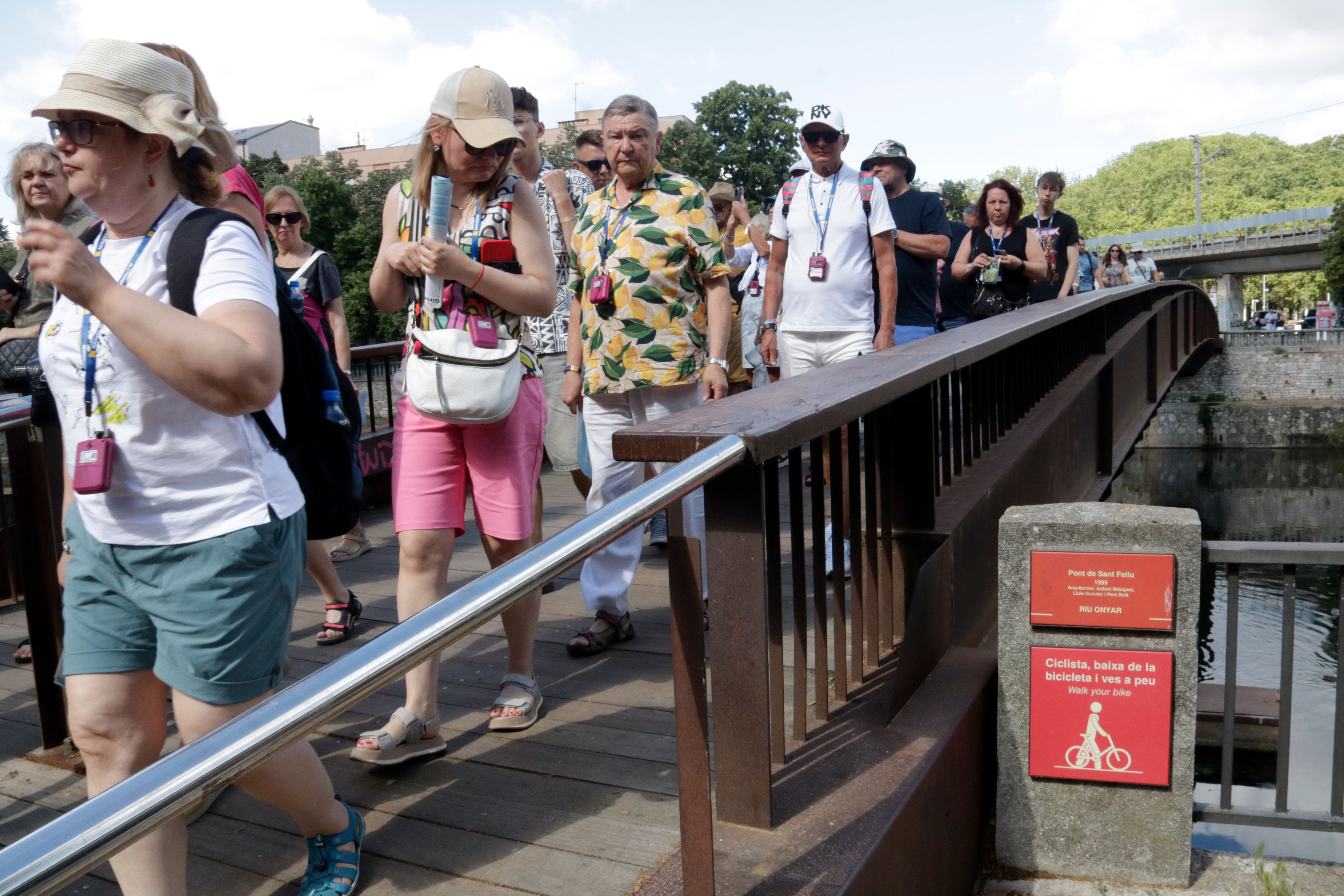 Un grupo de turistas en Girona | Marina López / ACN