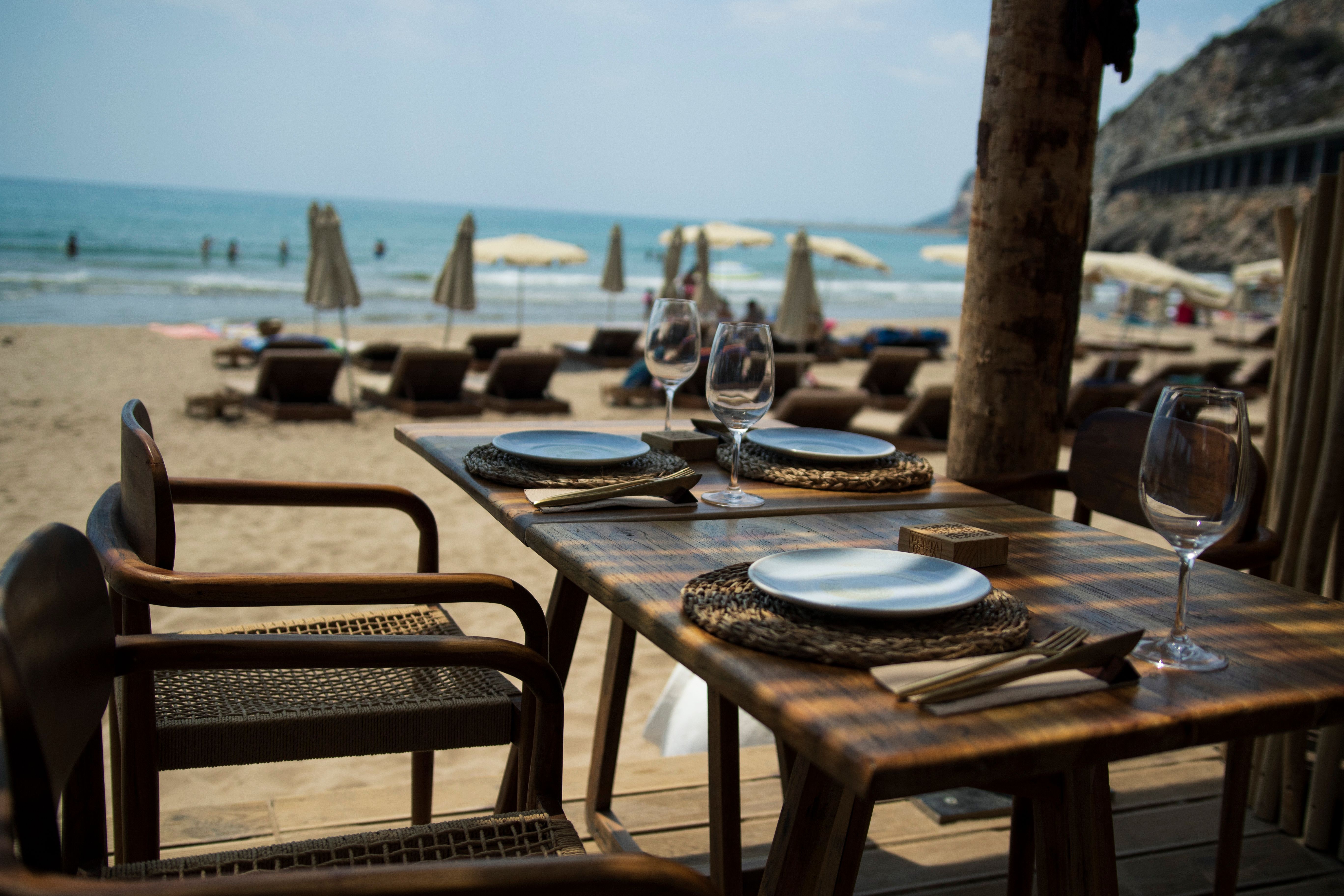 Vista des del restaurant Punta Roca a Cala Ginesta, Castelldefels | Cedida