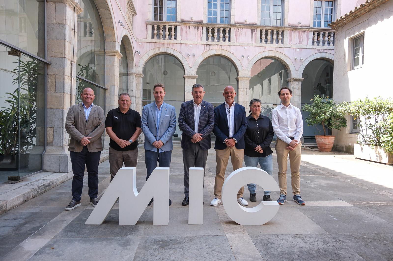 Els representants de la Diputació de Girona, del MICFootball i de l'empresa Camaleonic Analytics | Cedida