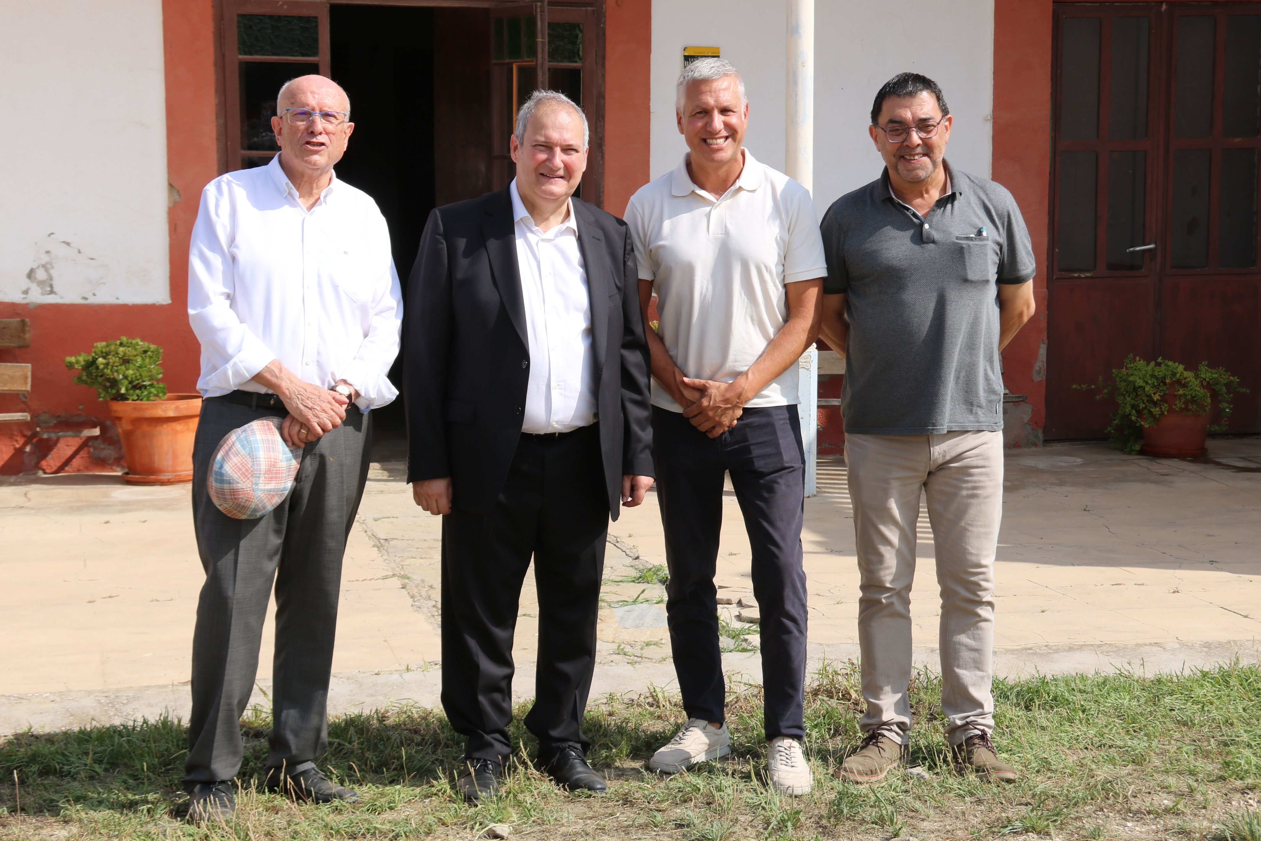 El Comisionado especial por el Perte agroalimentario, Jordi Carbonell; el ministro Jordi Hereu; el CEO de Ametller Origen, Josep Ametller; y el alcalde de Gelida, Lluís Valls | ACN 