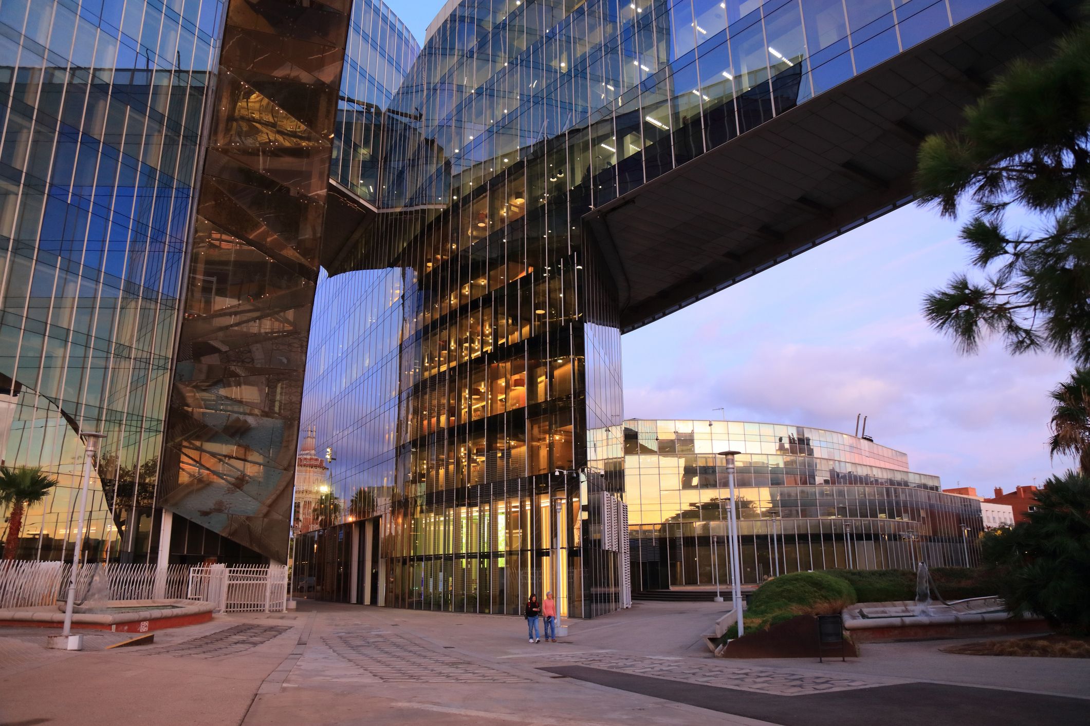 Edificio de oficinas de Gas Natural en Barcelona | iStock