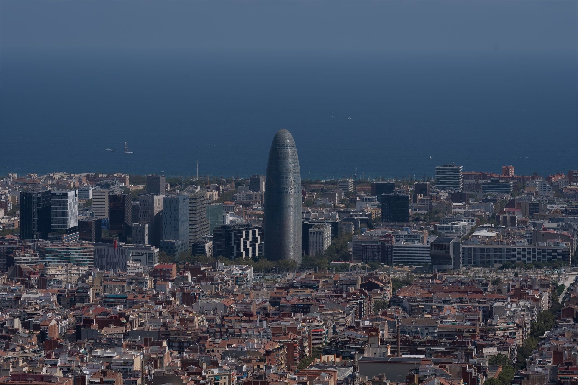 Vista panoràmica de Barcelona, ​​amb la Torre Glòries al fons a Barcelona, ​​Catalunya | EP