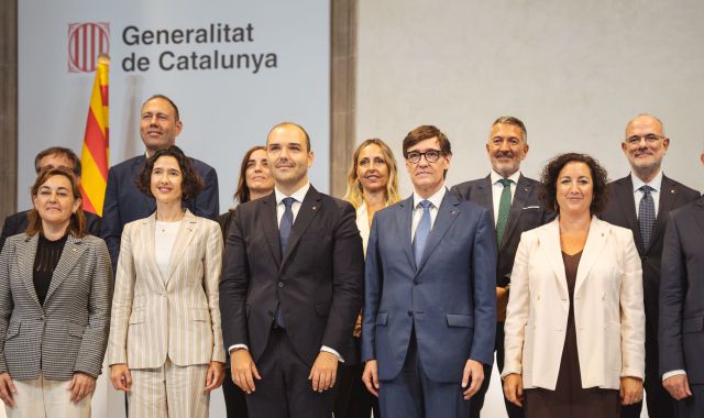 El president Salvador Illa, amb Paneque, Parlón, Dalmau i Romero, en primera fila, així com alguns dels altres nous consellers | ACN