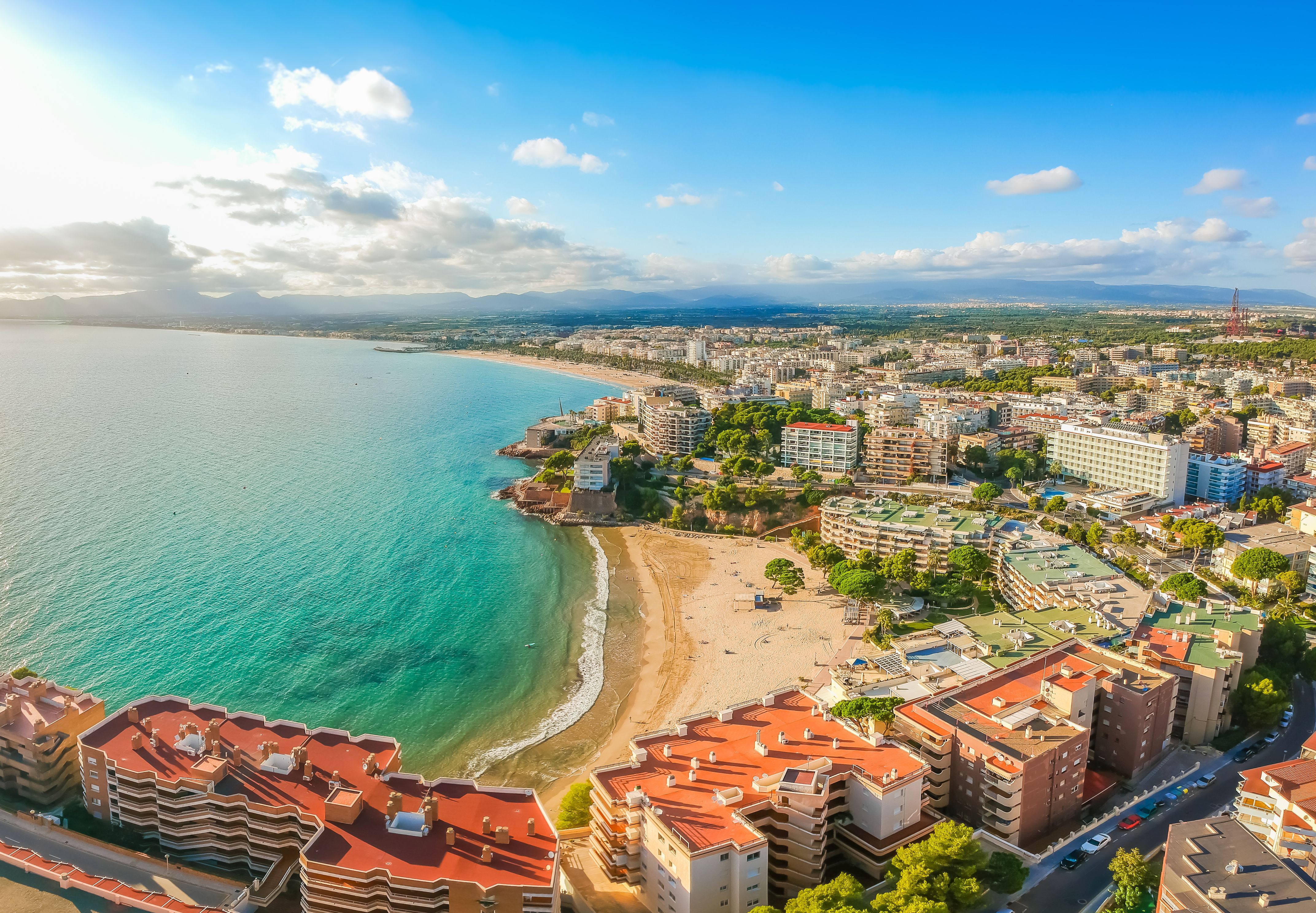 Salou tiene 30.000 habitantes y es la tercera ciudad por número de turistas en Catalunya | iStock