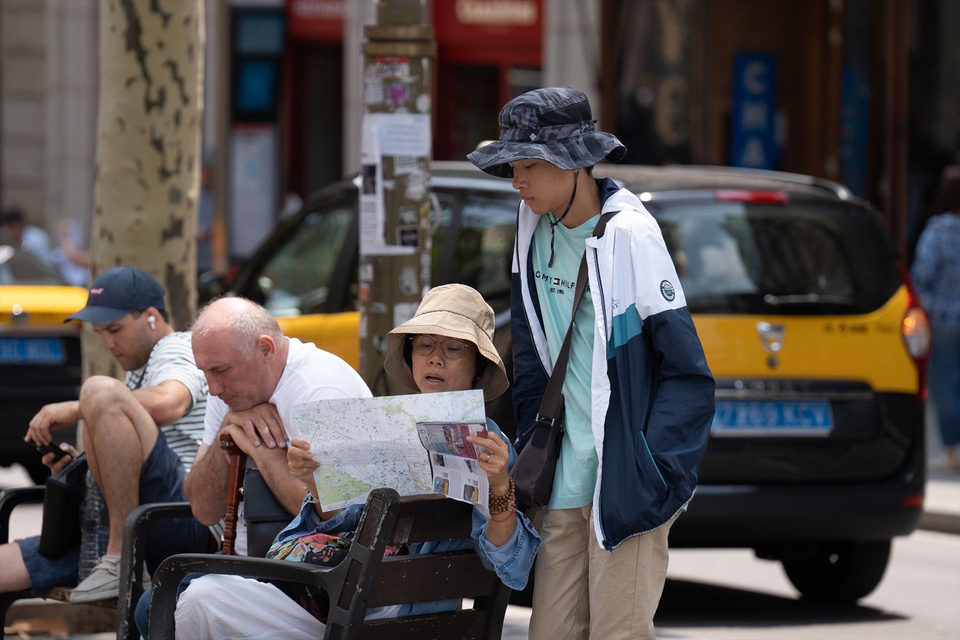 EuropaPress 5312339 varias personas pasean ramblas 30 junio 2023 barcelona cataluna espana