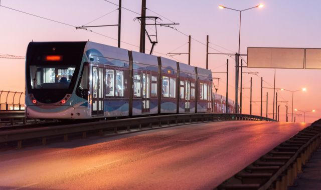 Els tren-tram són molt habituals a les ciutats europees | iStock