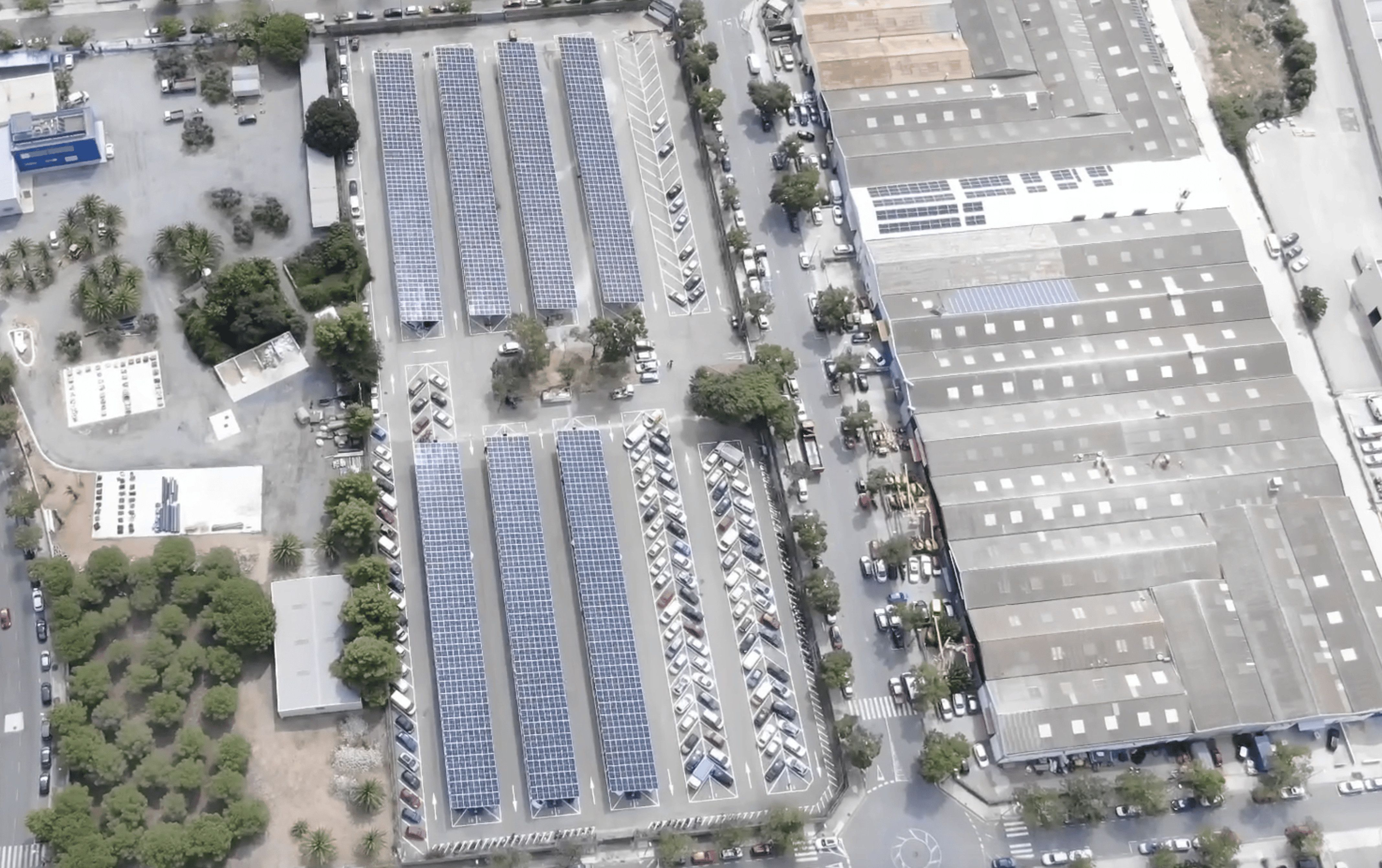 Vista aèria de la planta fotovoltaica més gran de Reus, ubicada al dipòsit de vehicles municipal | ACN