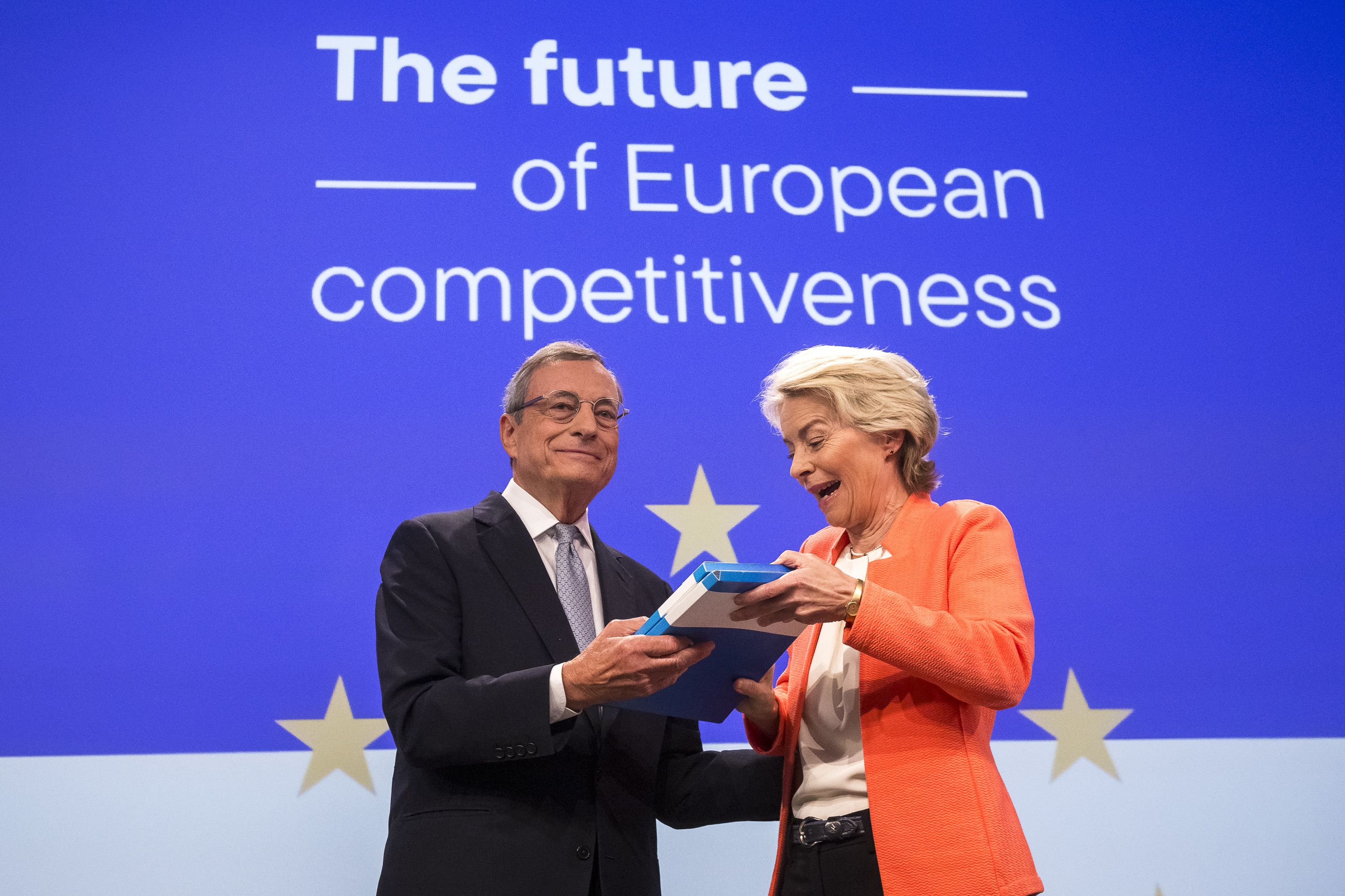 Mario Draghi i Úrsula Von der Leyen a la presentació de l'informe sobre el futur de la competitivitat europea | Europa Press