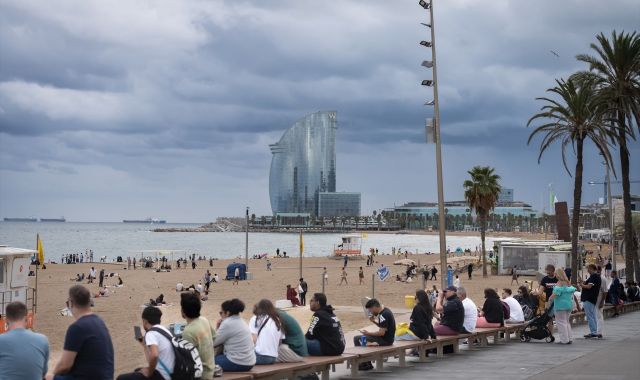 Una mini antena de Cellnex en un fanal del litoral de Barcelona | EP