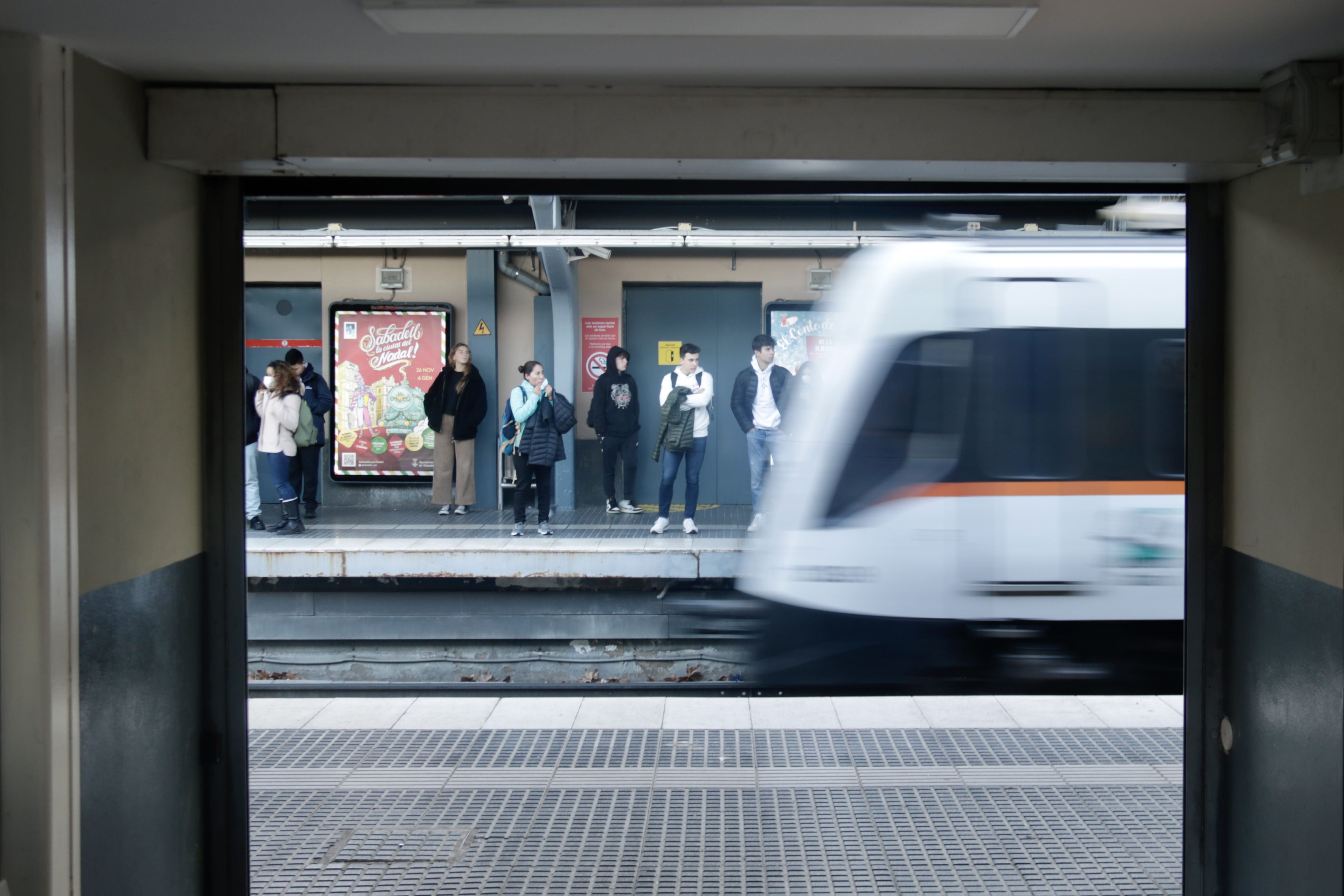 Llegada de un ferrocarril a la estación de Sant Cugat Centre | ACN