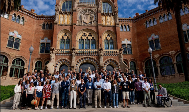 Foto de família dels assistents a la Jornada de reflexió d'Indescat, al recinte modernista de Sant Pau | Cedida