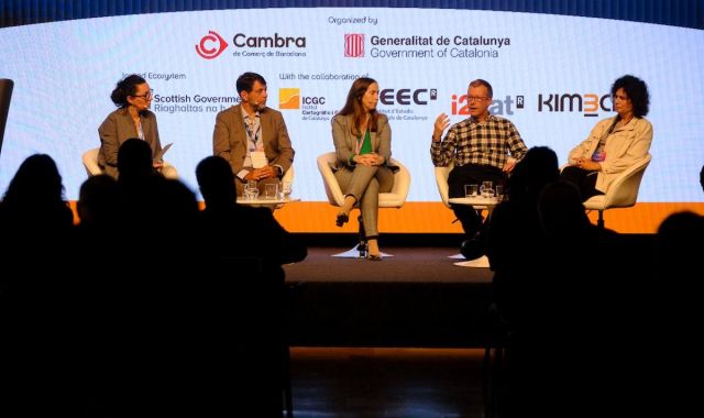 Carlos Fernández, Roser Roca, François Spiero i Anna Tardà, durant la intervenció sobre el canvi climàtic, acompanyats per Annalisa Donati (esquerra) | Cedida