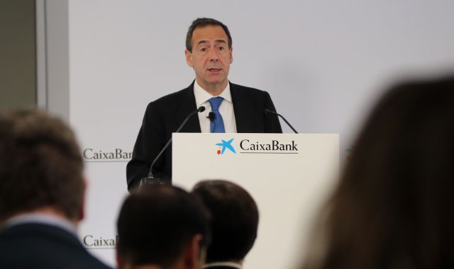 El consejero delegado de CaixaBank, Gonzalo Gortázar, durante la rueda de prensa de resultados de 2023| ACN