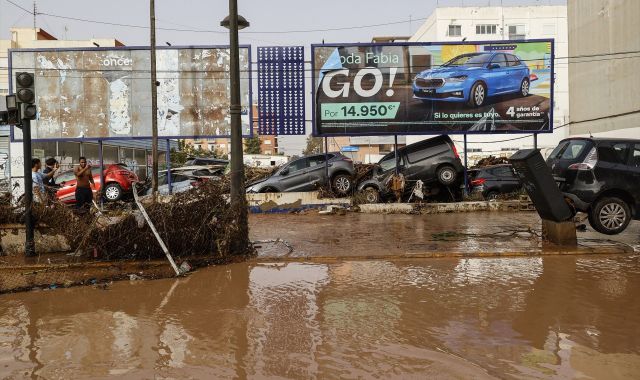 Diversos vehicles destrossats a València | EP