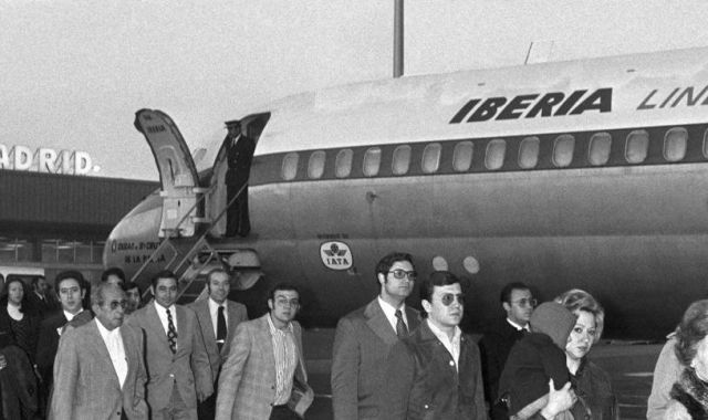 Viatgers del primer vol del Pont Aeri de l'aeroport de Barajas al de Barcelona | C