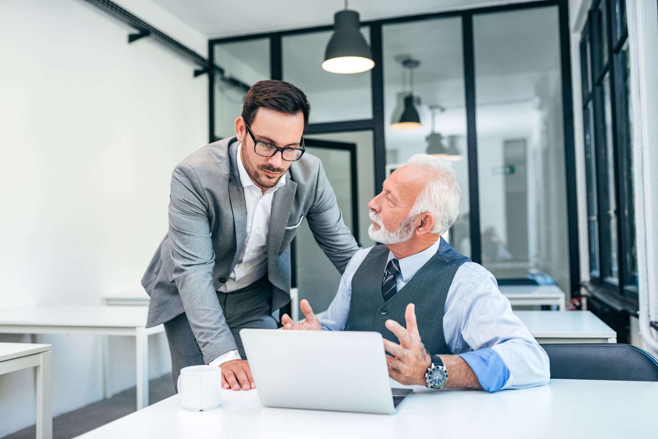 Es importante saber gestionar gradualmente la carga de trabajo antes de la jubilación | iStock