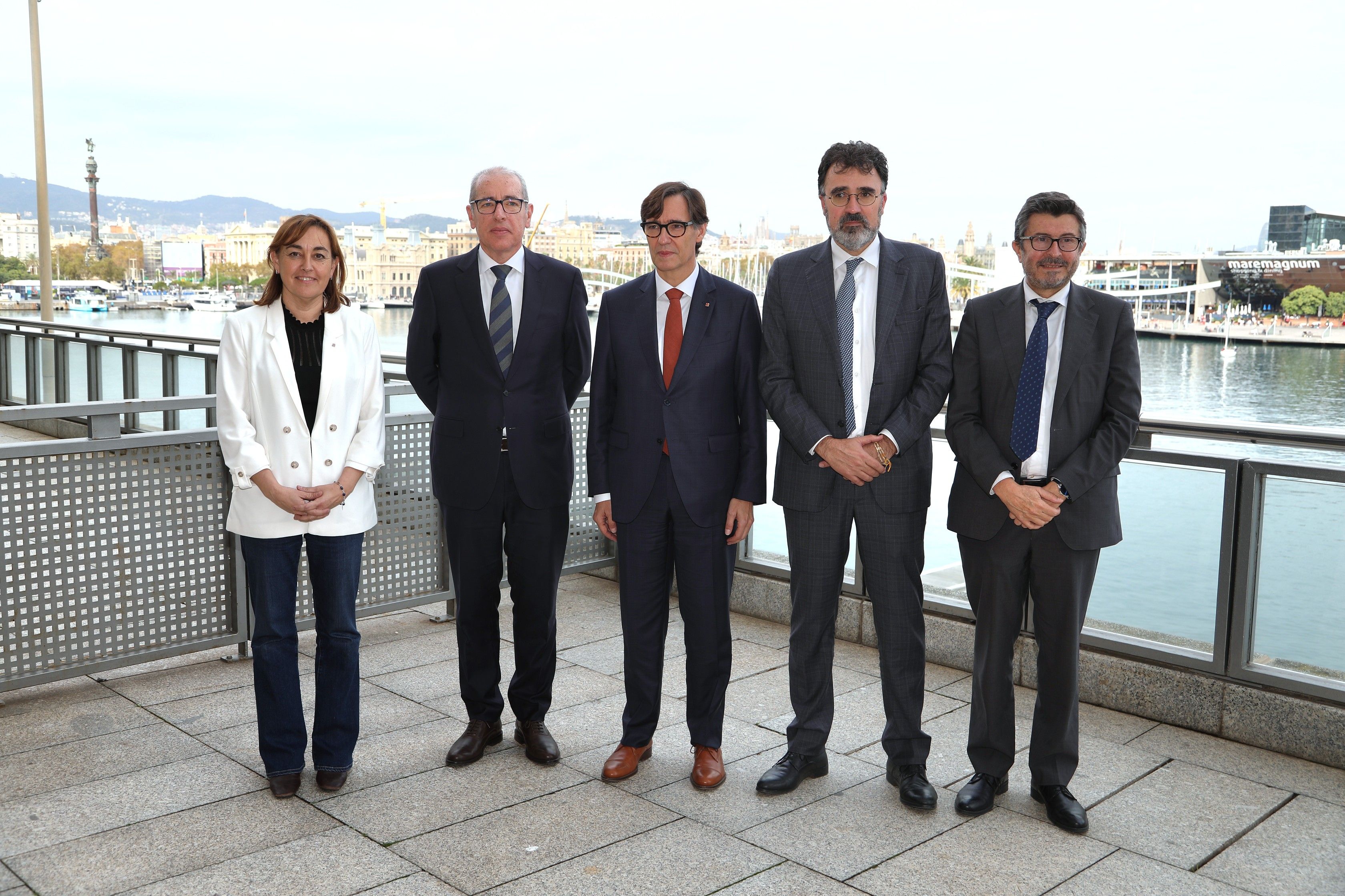 D'esquerra a dreta, la consellera de Territori, Habitatge i Transició Ecològica, Sílvia Paneque, el president del Port de Barcelona, José Alberto Carbonell, el president de la Generalitat de Catalunya, Salvador Illa, l'expresident del Port de Barcelona, Lluís Salvadó, i el president de Puertos del Estado, Álvaro Rodríguez Dapena | Port de Barcelona