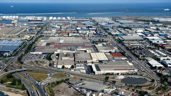 Vista aérea de la antigua planta de Nissan en la Zona Franca | ACN