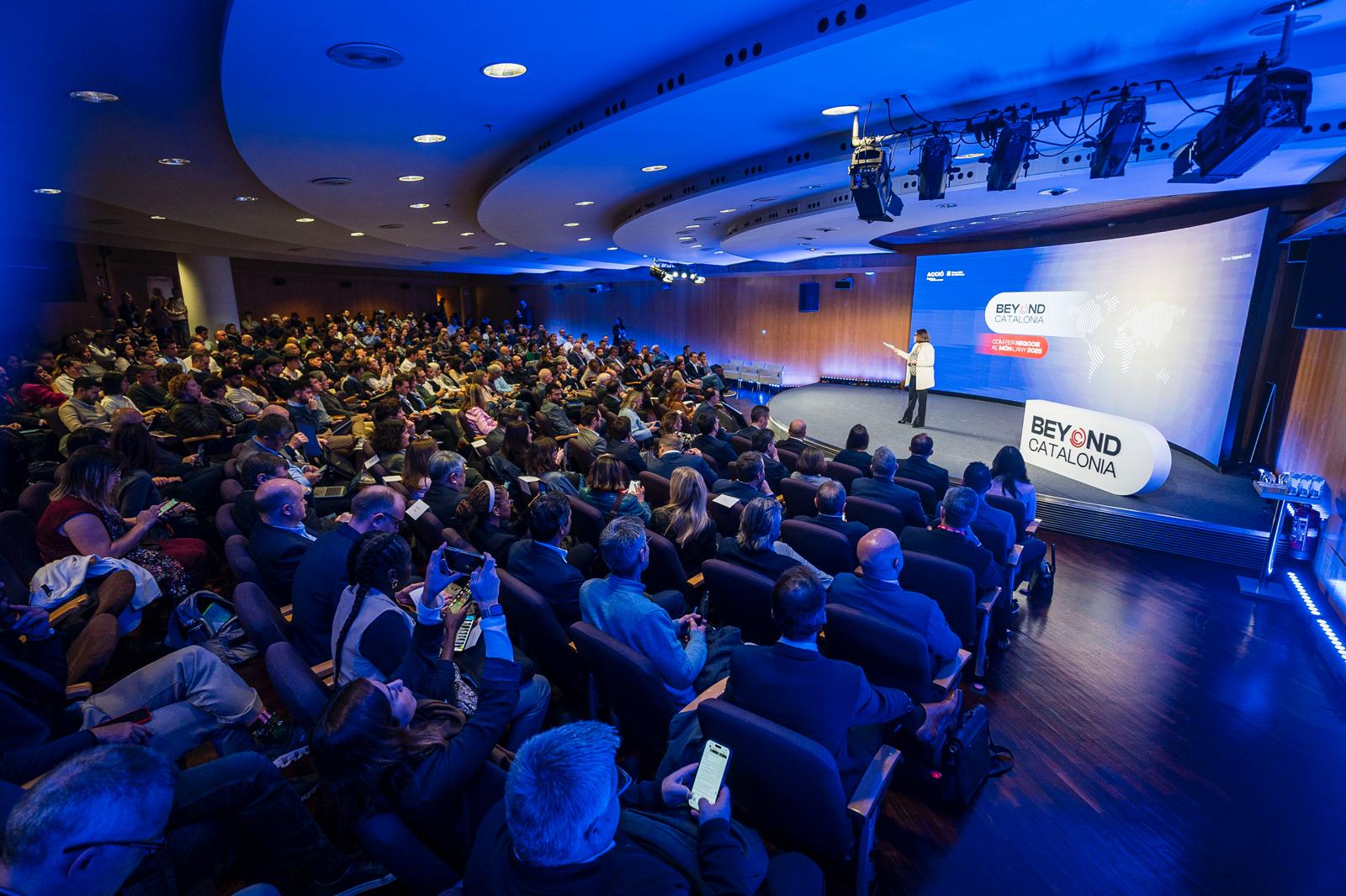 El auditorio del World Trade Center durante la bienvenida institucional del 'Beyond Catalonia' | Cedida