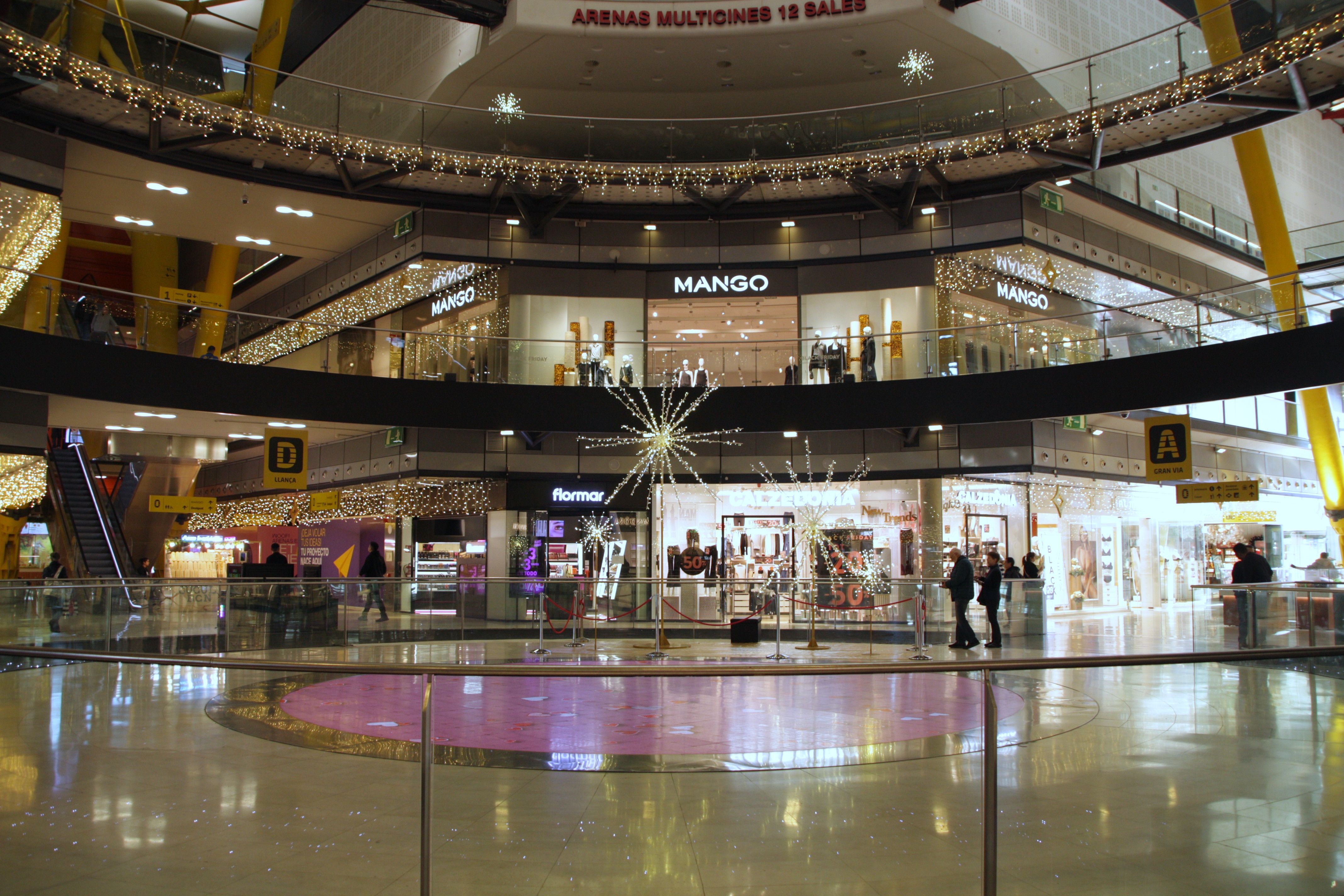 El centro comercial Arenas Barcelona durante el estreno del Black Friday 2024 | ACN