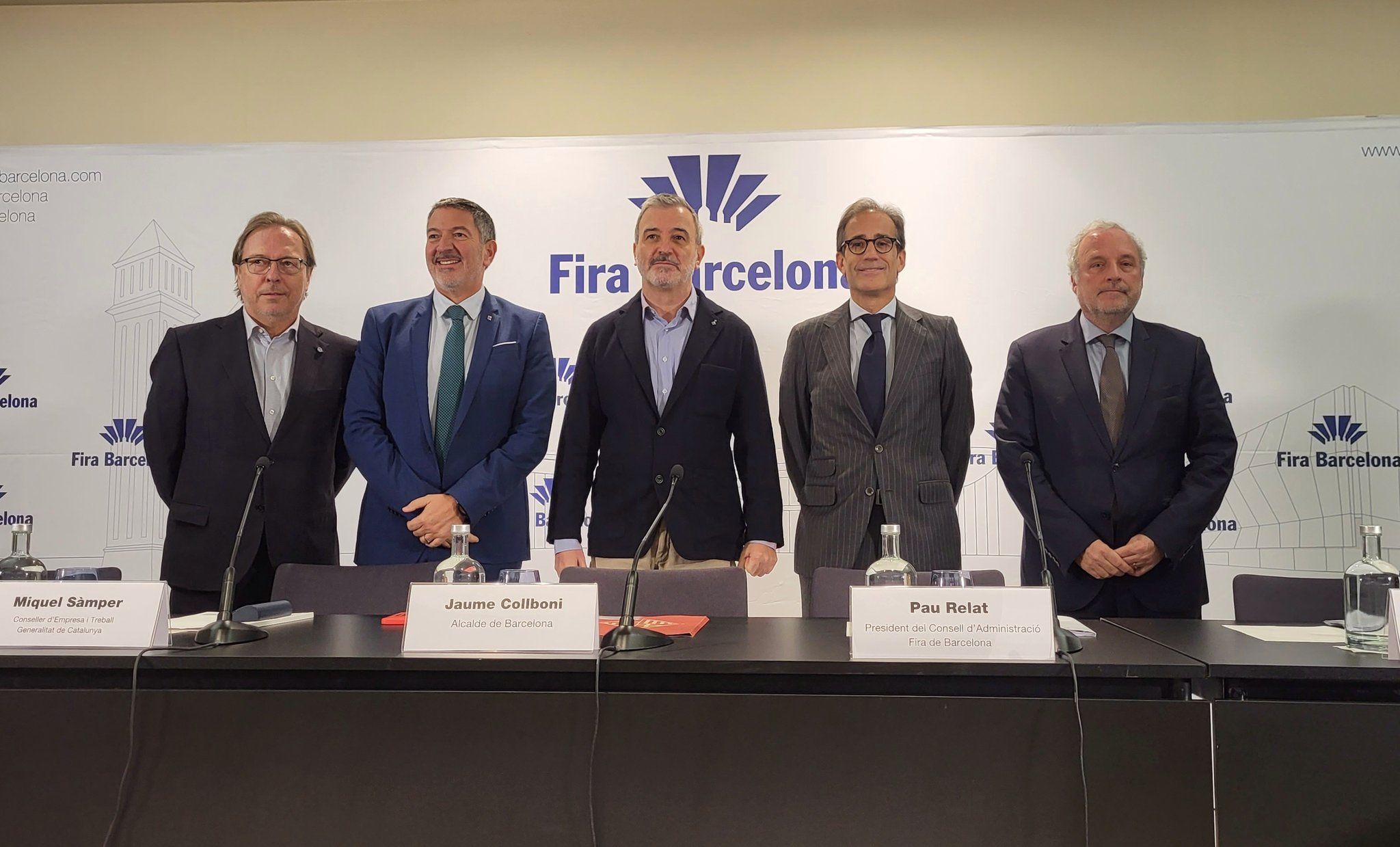 Josep Santacreu (Cambra de Barcelona), Miquel Sàmper (Empresa), Jaume Collboni (alcalde de Barcelona), Pau Relat (Fira) i Constantí Serrallonga (Fira), durante la rueda de prensa | Fira de Barcelona