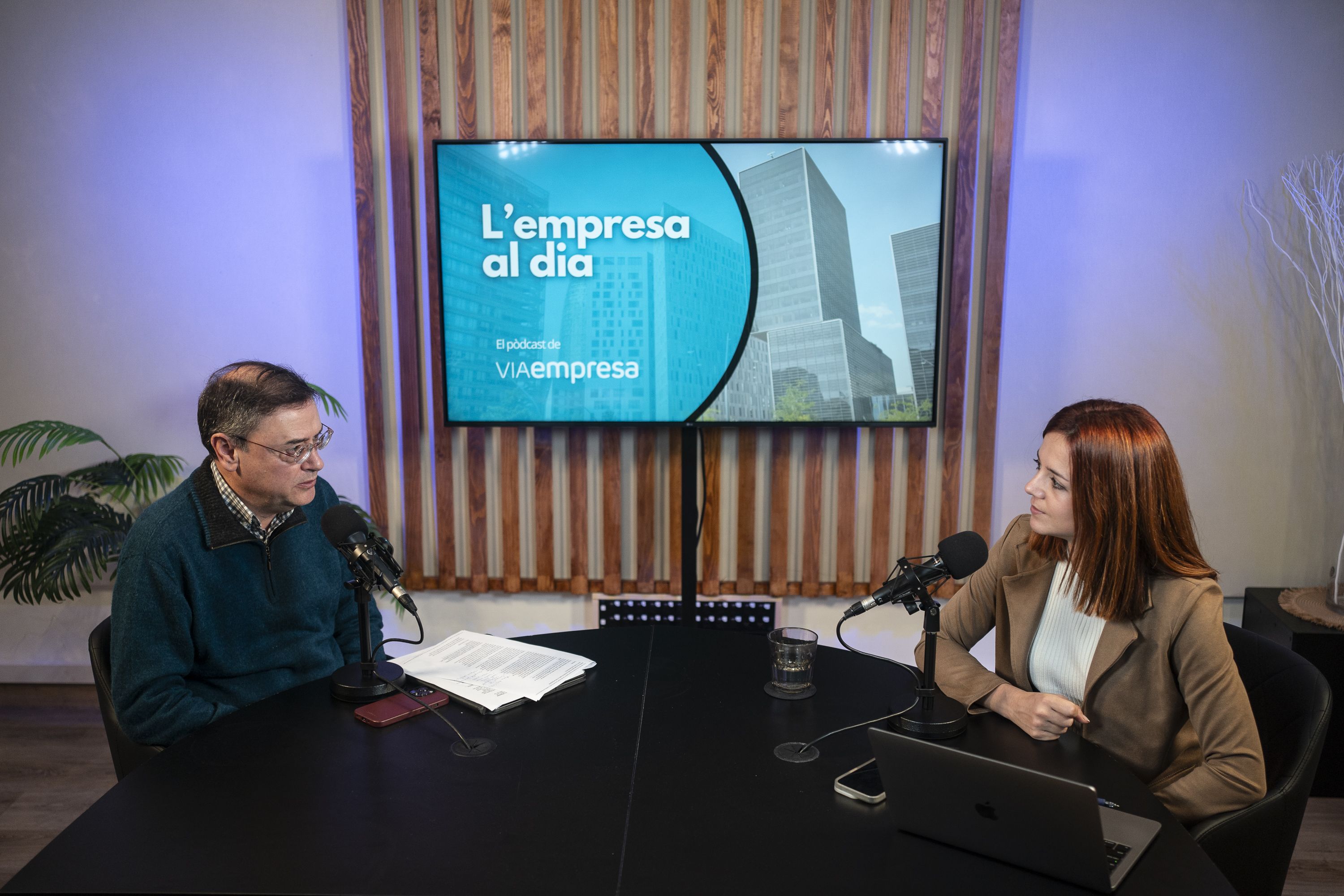 El empresario David Garrofé con Elena Busquets, directora de VIA Empresa | Mireia Comas