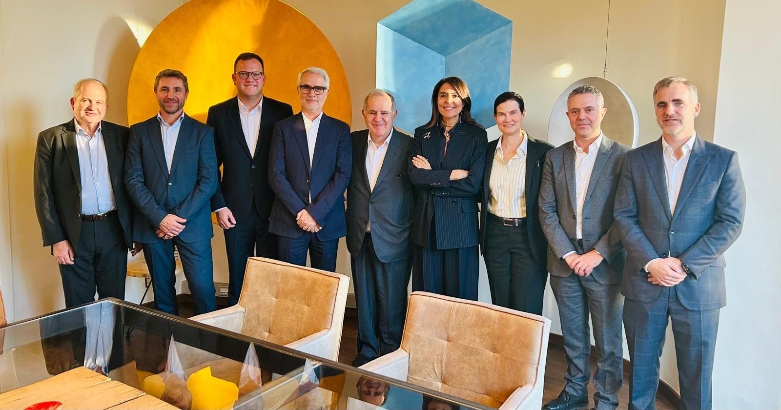 Els equips directius de Catalonia Hotels & Resorts, Quantum i Avendra després de signar l'acord | Europa Press