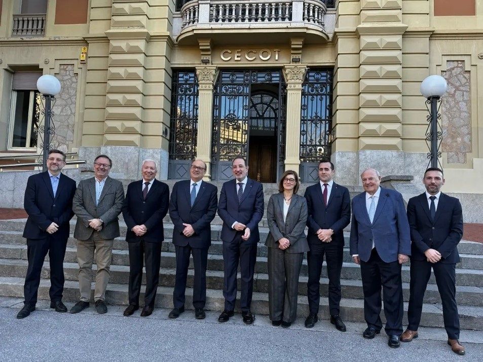 Trobada institucional entre el president de Cecot, Xavier Panés, una representació de membres de l'entitat patronal, i el conseller de Justícia i Qualitat Democràtica, Ramon Espadaler | EP