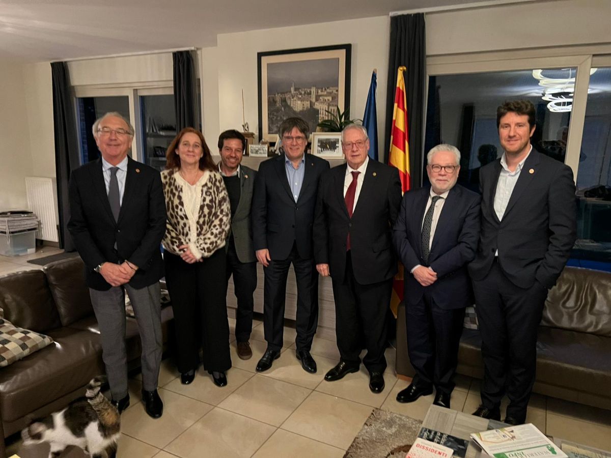 Reunió a Waterloo entre Carles Puigdemont i representants de Fecavem i UPM, entre altres | Cedida