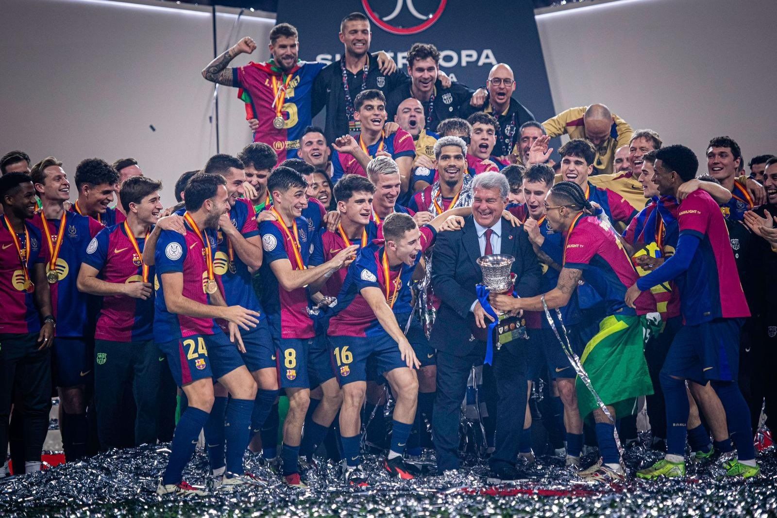 El president del Barça, Joan Laporta, durant la celebració de la Supercopa d'Espanya | Barça