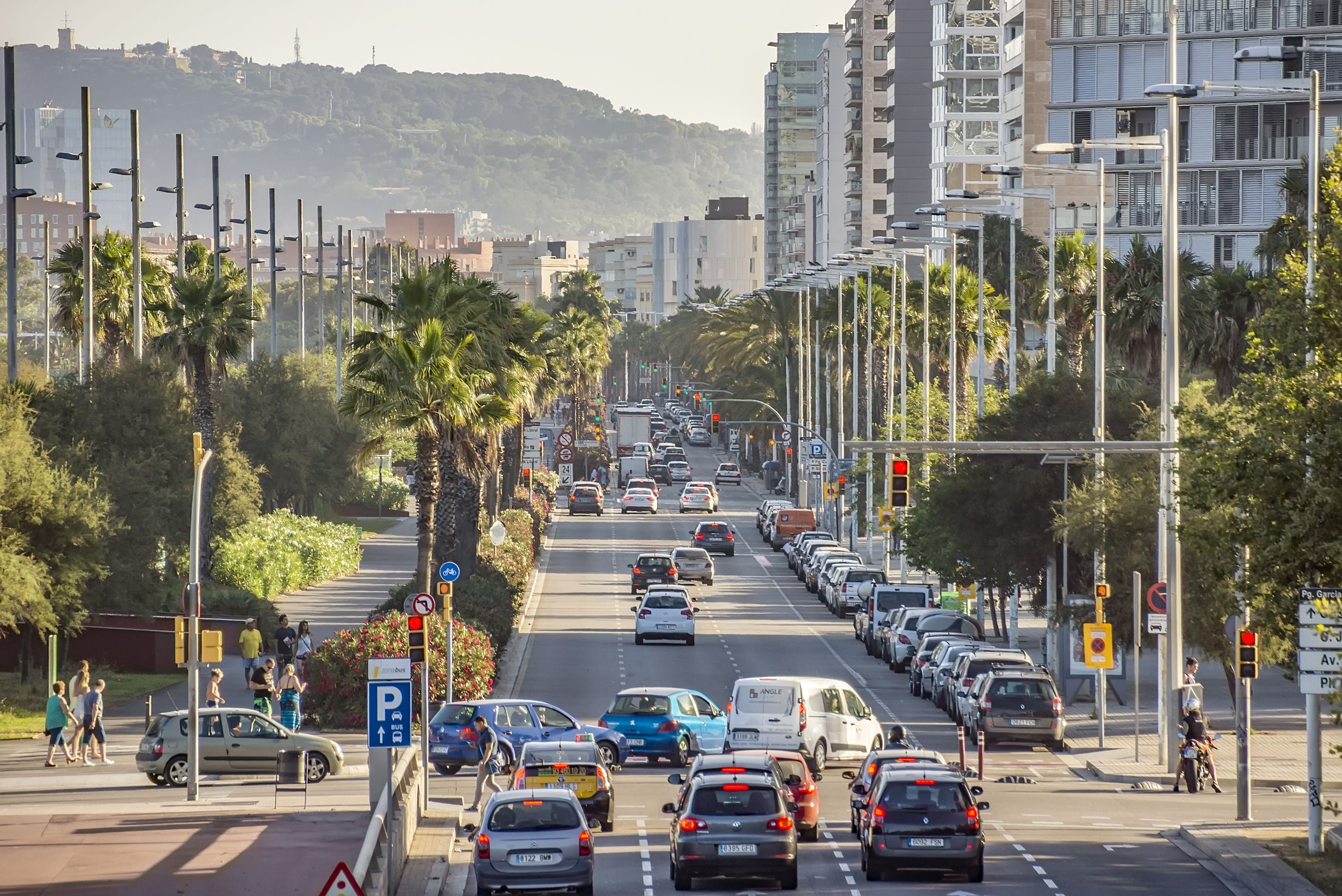 Es necessiten unes 59 hores de mitjana cada any per trobar lloc a Barcelona | iStock