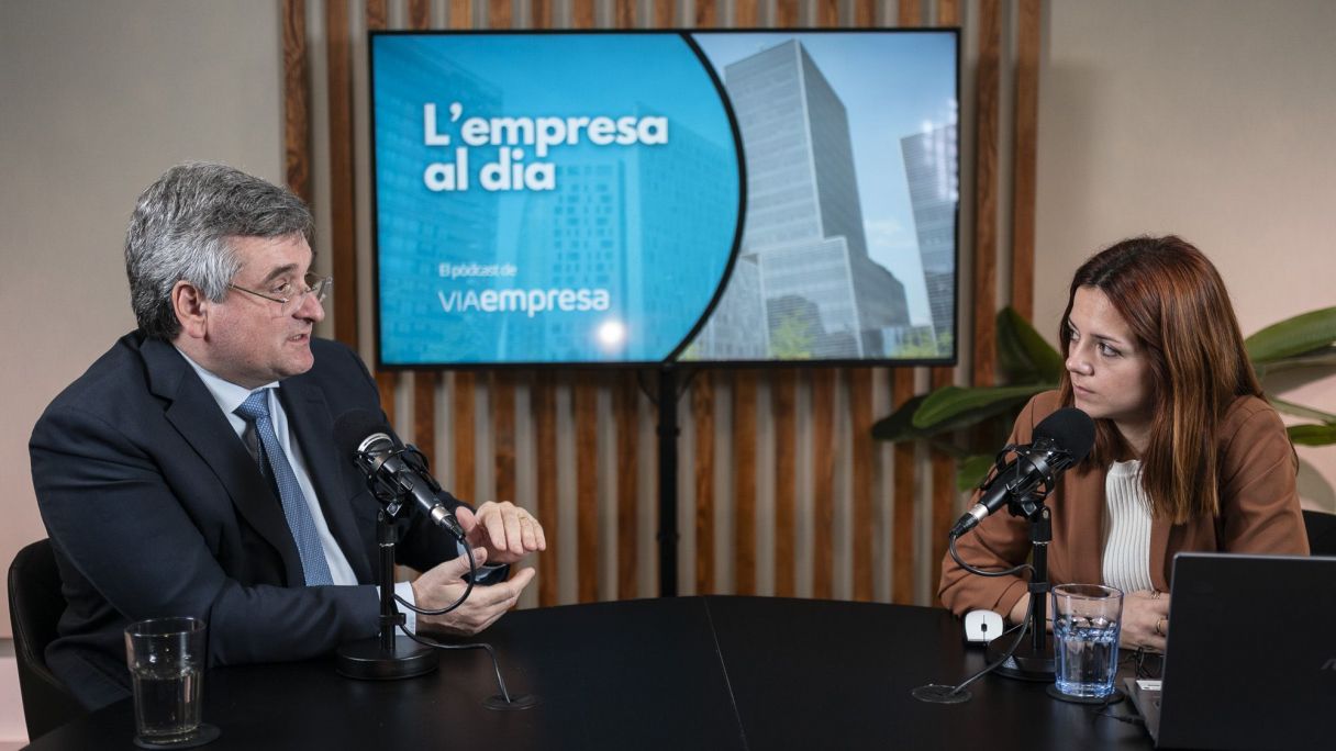 Jaume Puig, director general de GVC Gaesco Gestió i Elena Busquets, directora de VIA Empresa a 'L'empresa al dia' | Mireia Comas