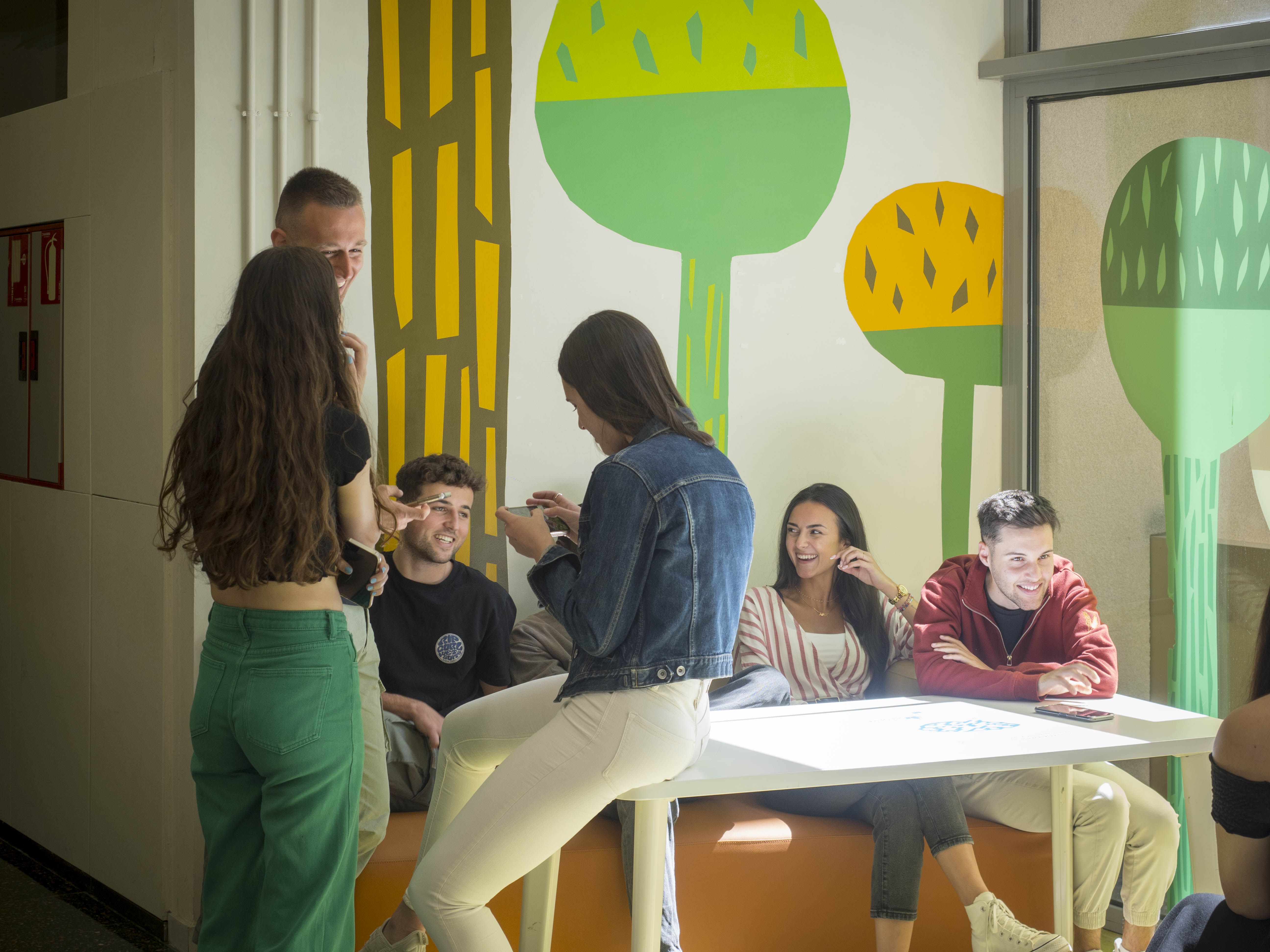 Diversos estudiants a la Universitat de Girona | UDG