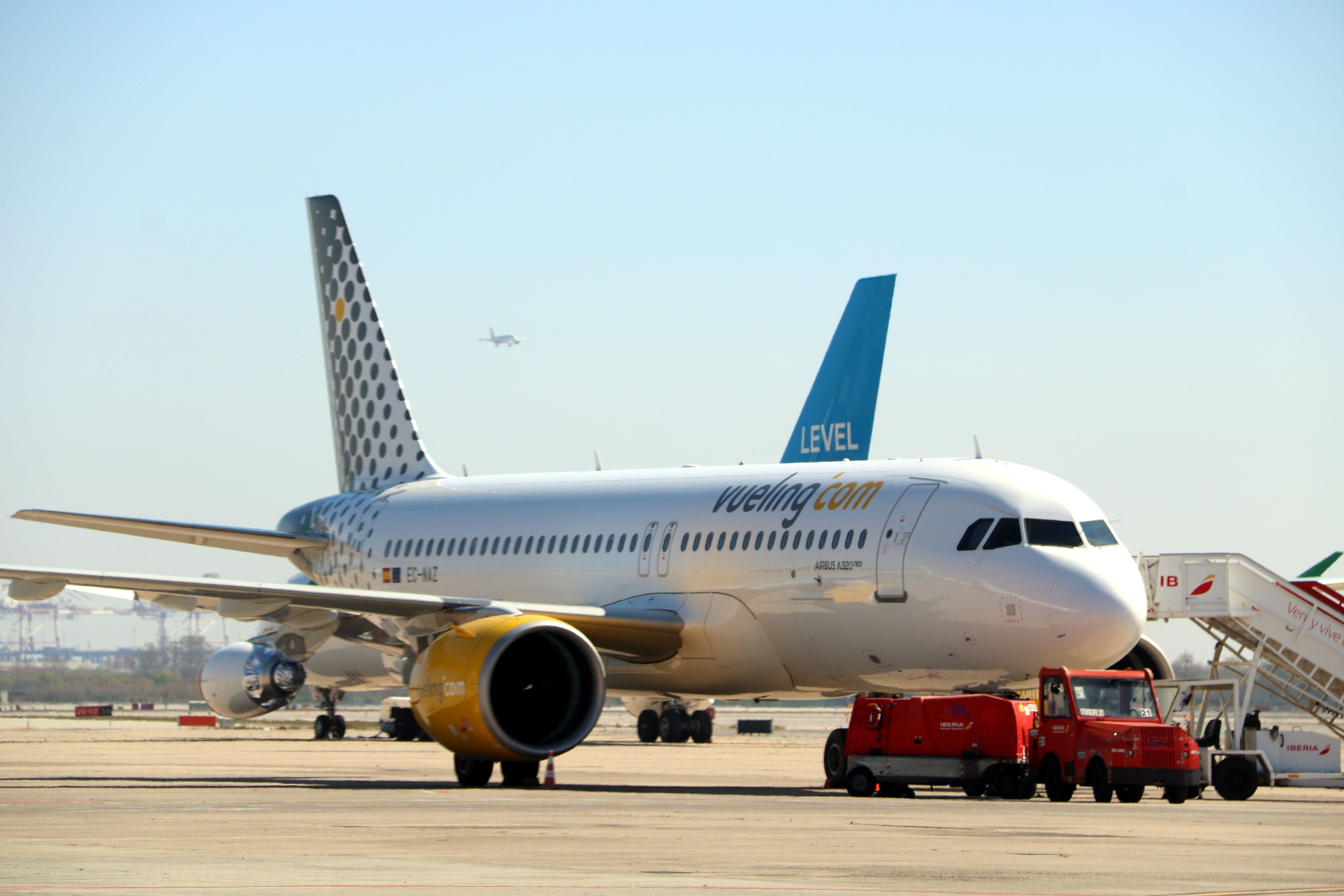 Un avió de Vueling en el aeropuerto del Prat | ACN