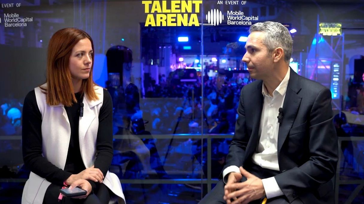 Elena Busquets y Jordi Arrufí (Mobile World Capital Barcelona), con el Talent Arena de fondo | VIA Empresa