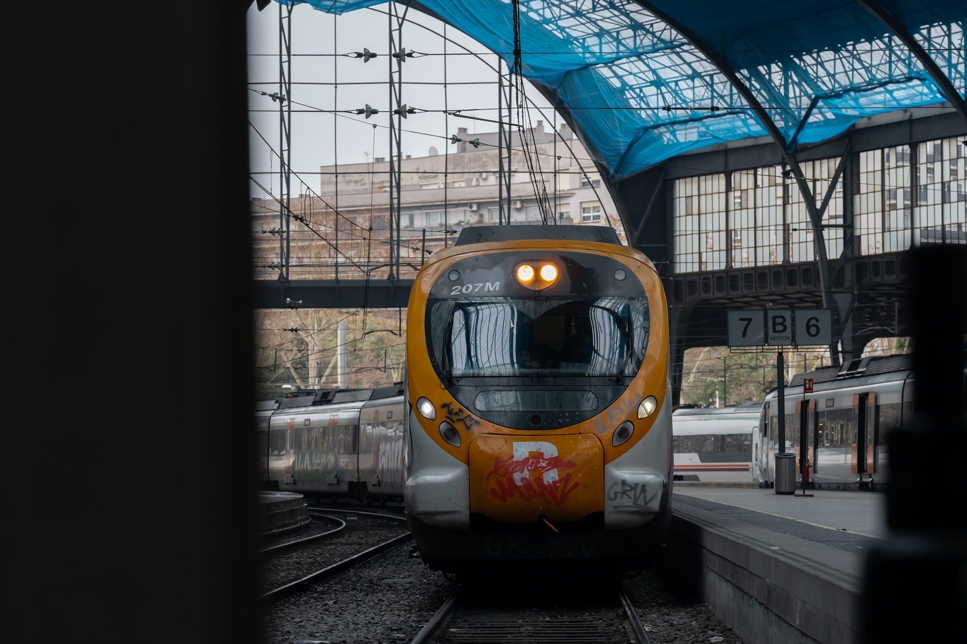 Un tren de Rodalies a l'Estació de França | EP