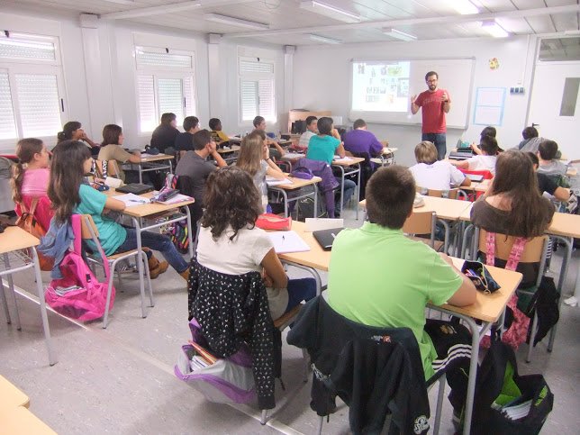 Jordi Valls fent classe a l'INS Can Roca