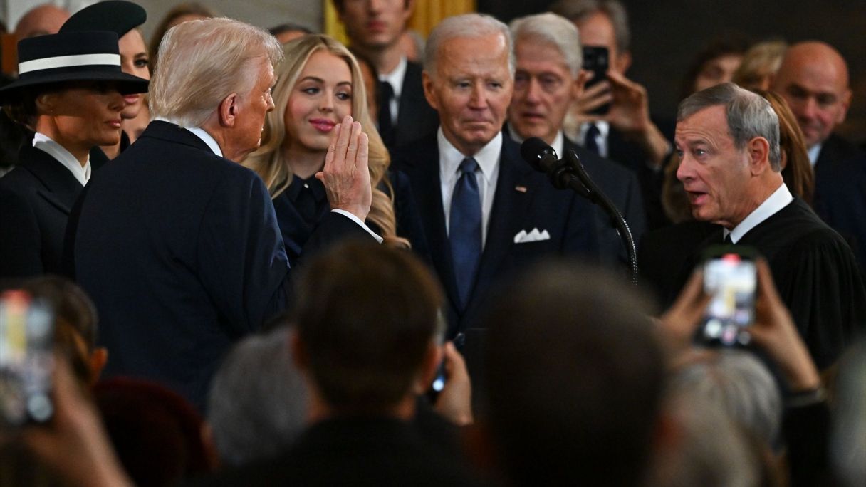 Donald Trump y Joe Biden durante la posesión del cargo por parte del republicano | EP Donald Trump y Joe Biden durante la posesión del cargo por parte del republicano | EP