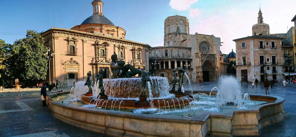 La plaça de la Verge de València