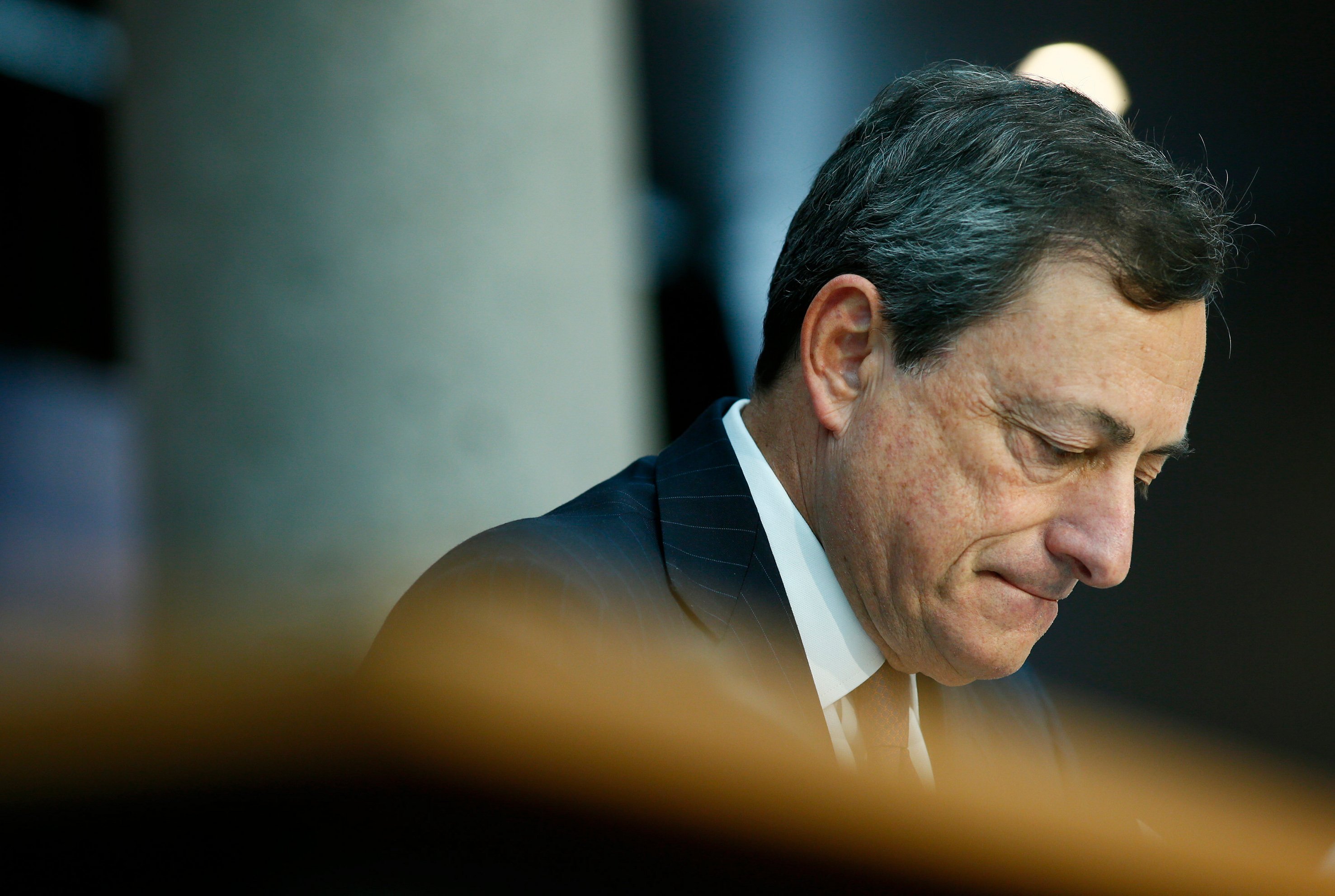 Draghi castigarà a les empreses que no inverteixin en economia real