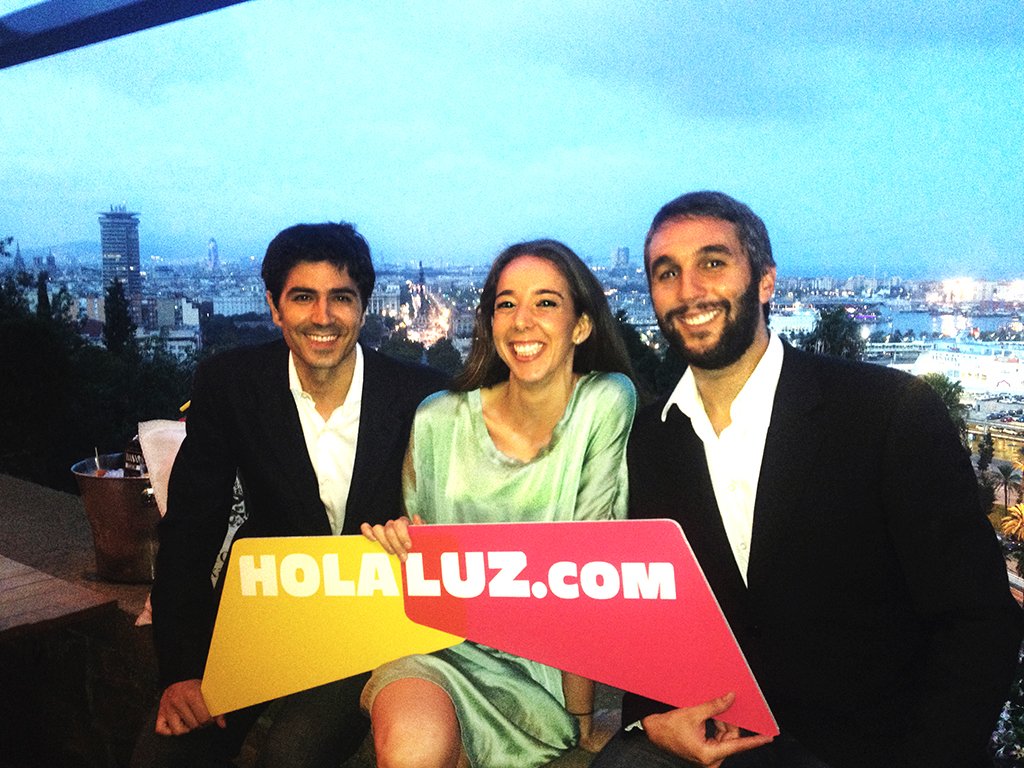 Els fundadors d'HolaLuz.com en un viatge per ser premiats