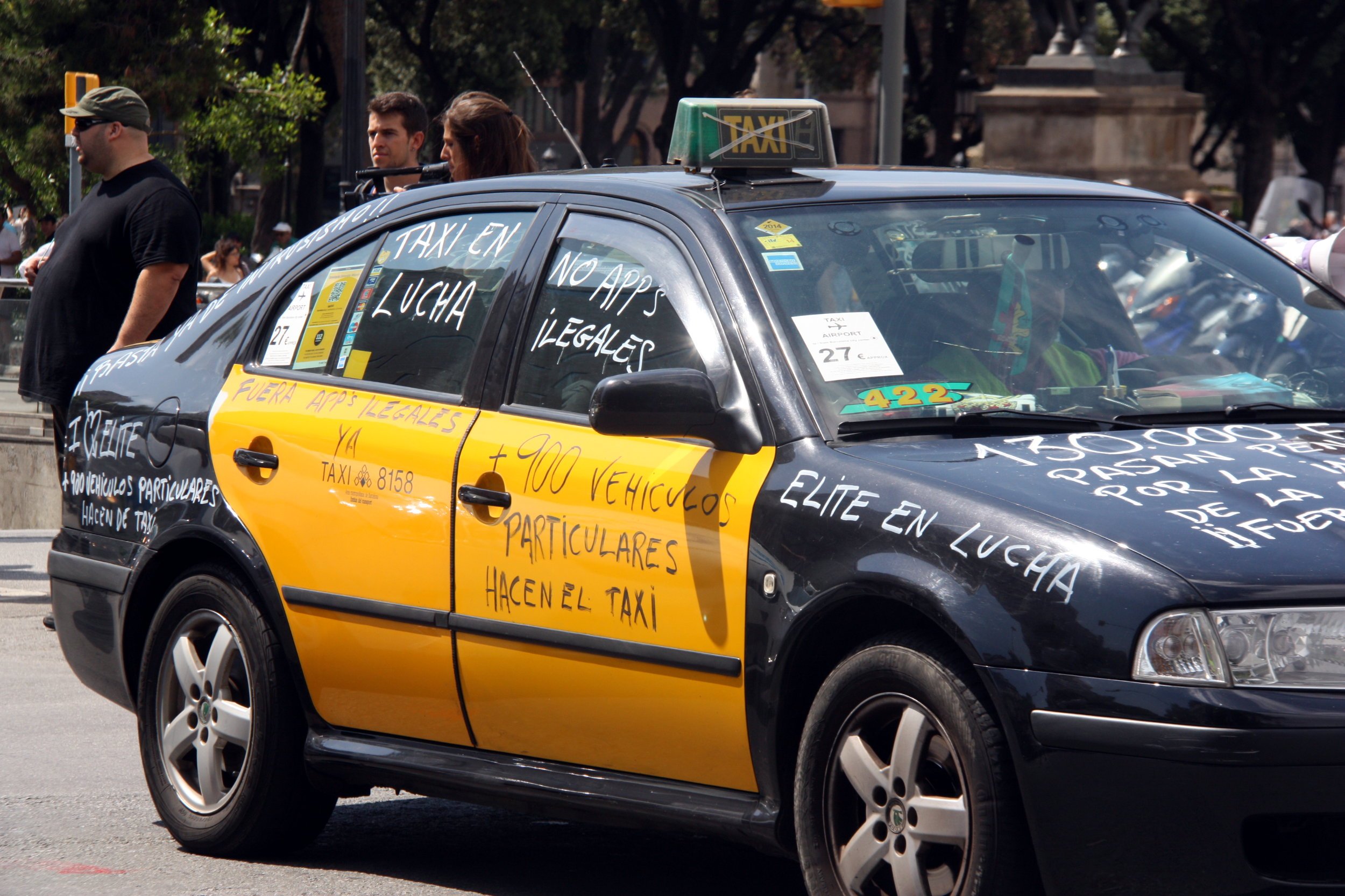 Un taxi ple de pintades contra l'app