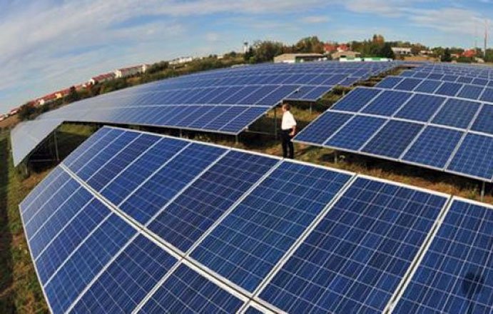 Les plaques fotovoltàiques són una de les fonts d'energies renovables