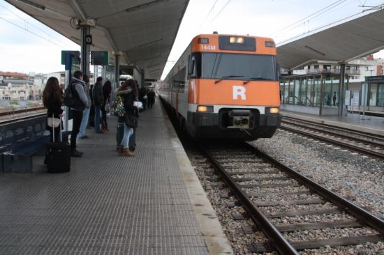 Un tren de Rodalies arribant a l'estació de Girona. ACN 