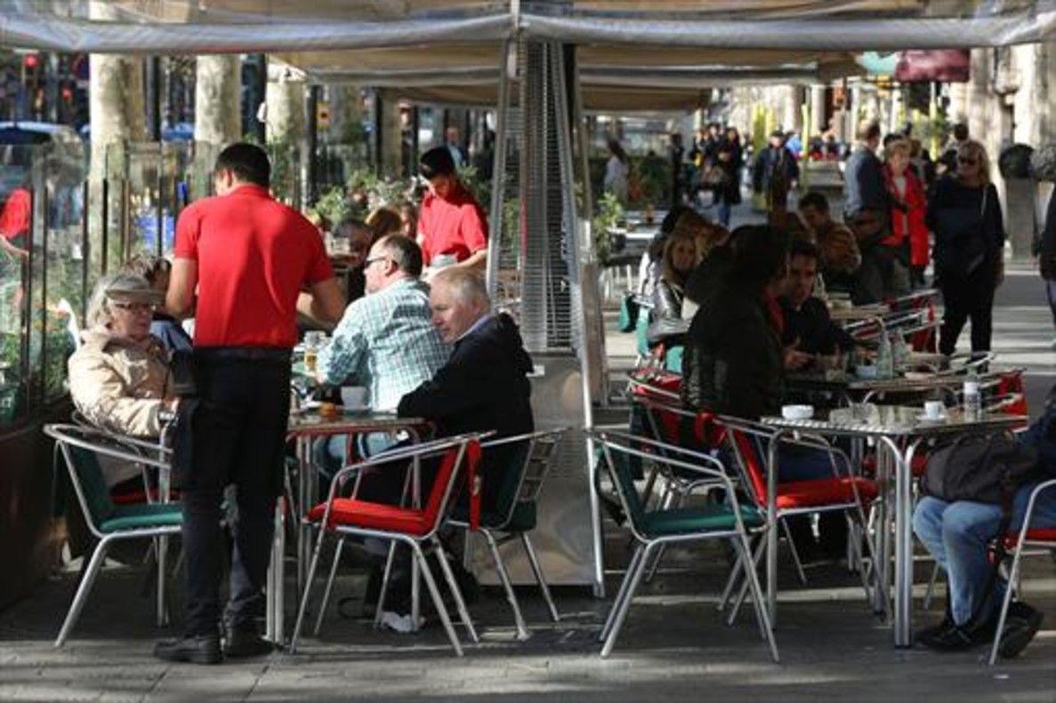 L'hostaleria és un dels sectors que estira de l'ocupació a l'estiu a Catalunya