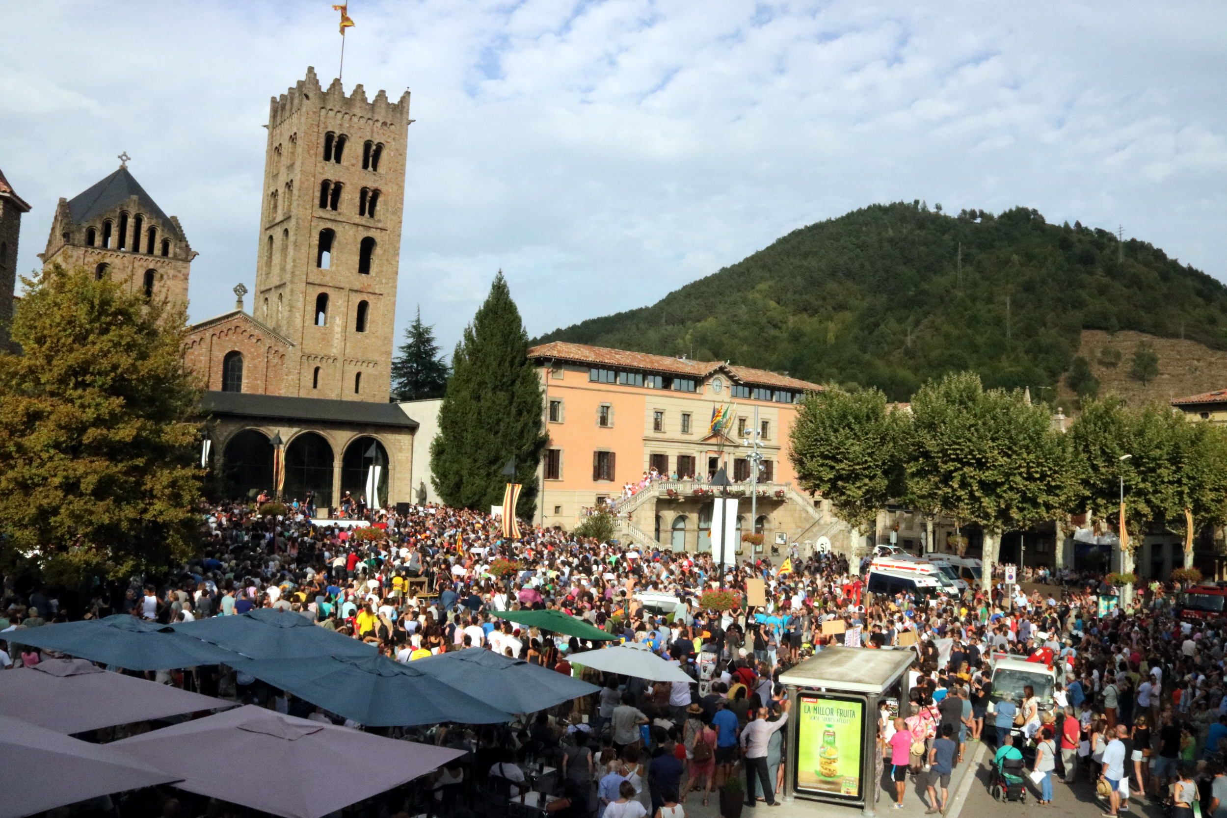 Manifestació a Ripoll en contra dels atacs terroristes de Barcelona i Cambrils. ACN