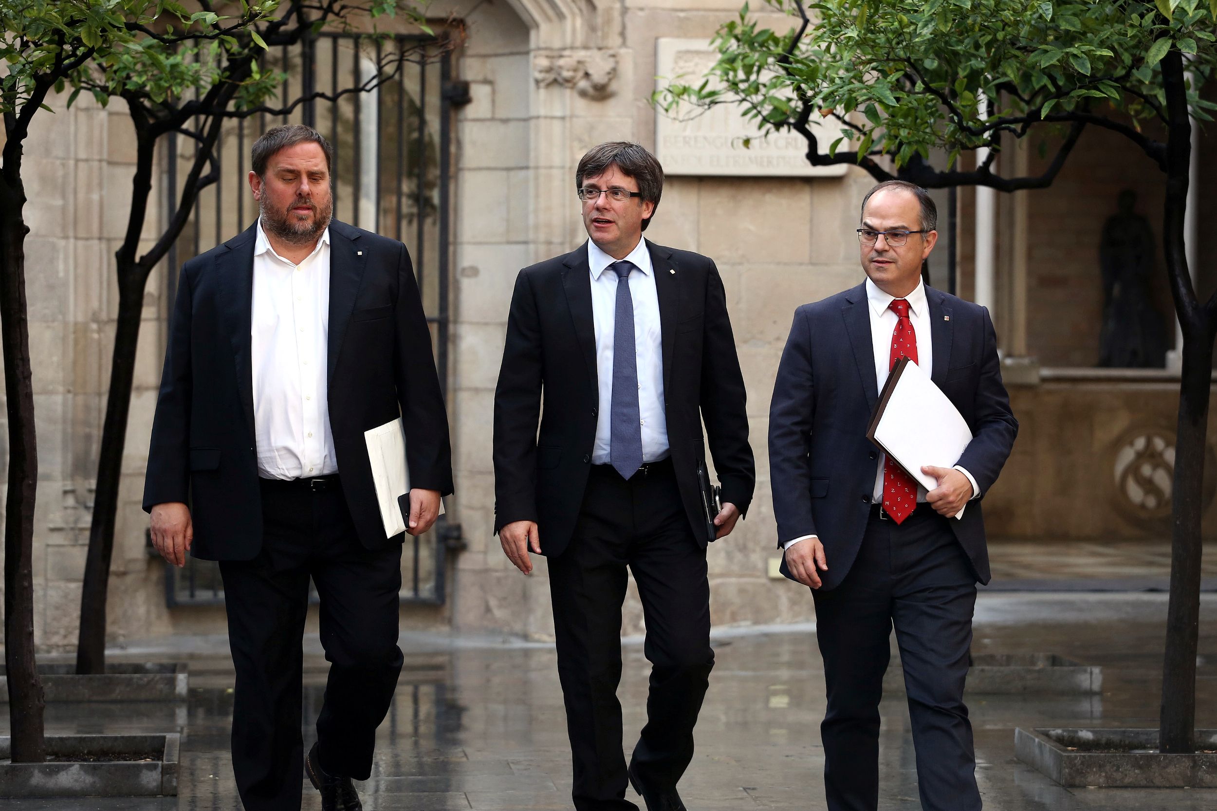 Junqueras, Puigdemont i Turull entrant a la reunió del Consell Executiu