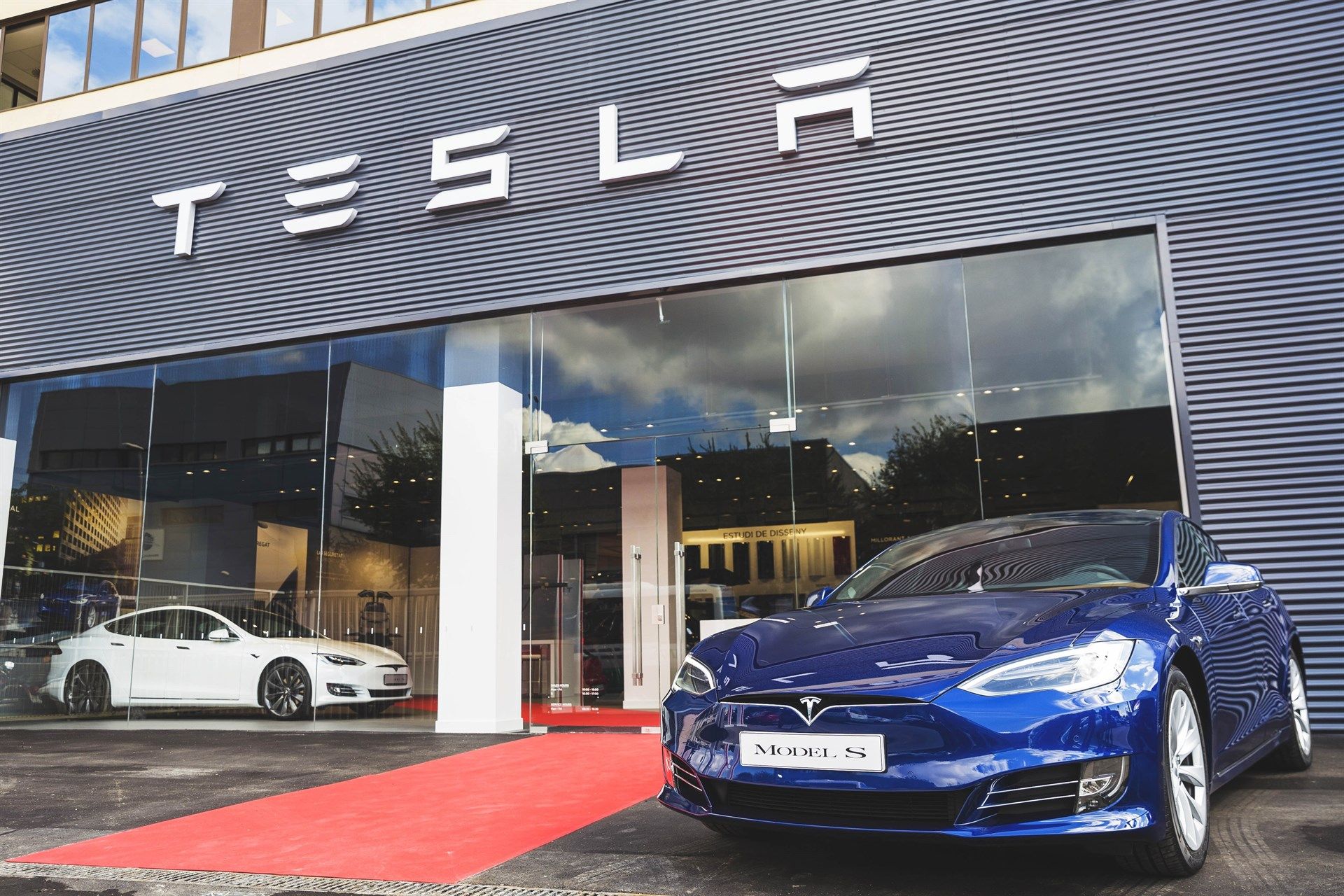 El nou concessionari de Tesla a l'Hospitalet de Llobregat